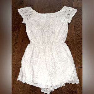 JACK White Lace Off-Shoulder Romper size Small